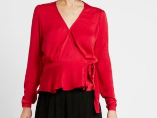 Top: Red top EU 38 – Nuovo (secondo la descrizione) da Le Locle venduto da vri_c59x