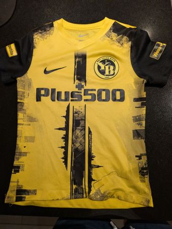 YB Fussballtrikot Grösse XS