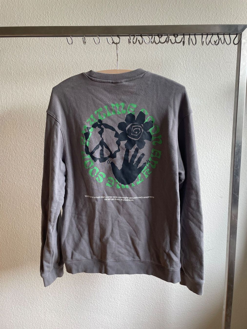 H&M Pulls & Sweat-shirts: H&M Relaxed FIT Sweater Size M – D'occasion à Grellingen par angels.of.horror 1
