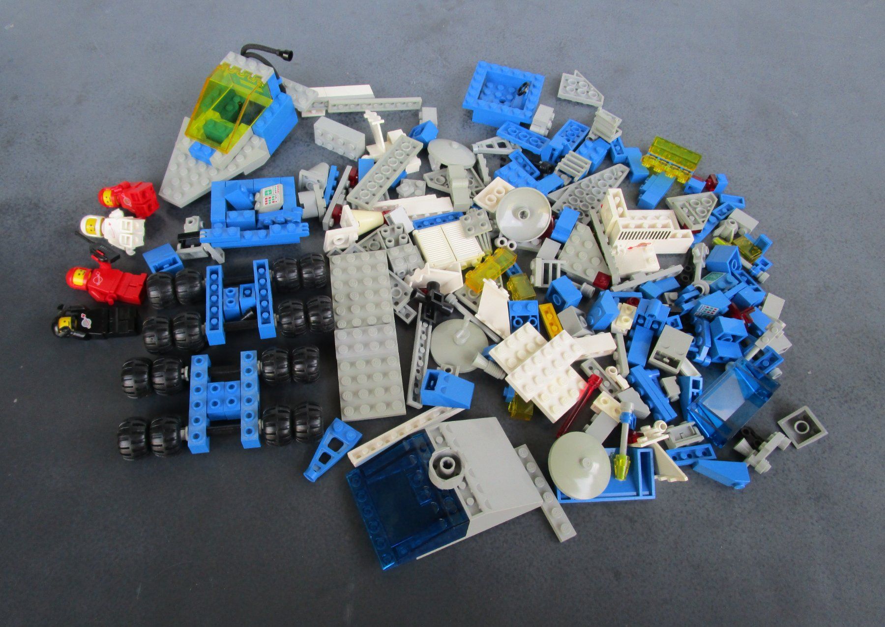 Lego Kit di costruzioni: LEGO Mond / Space Sets mit 4x Platten – Usato da Rapperswil SG venduto da Ralphy 6
