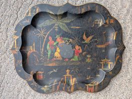 Grosses antikes Metall Tablett mit asiatischen Motiven