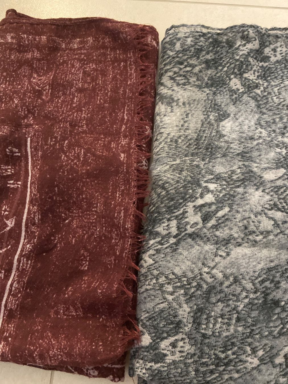 Foulards, Tücher & Schals: 2 Damen Schals / Tücher violett / blau – Gebraucht aus Zug von Hehe 1