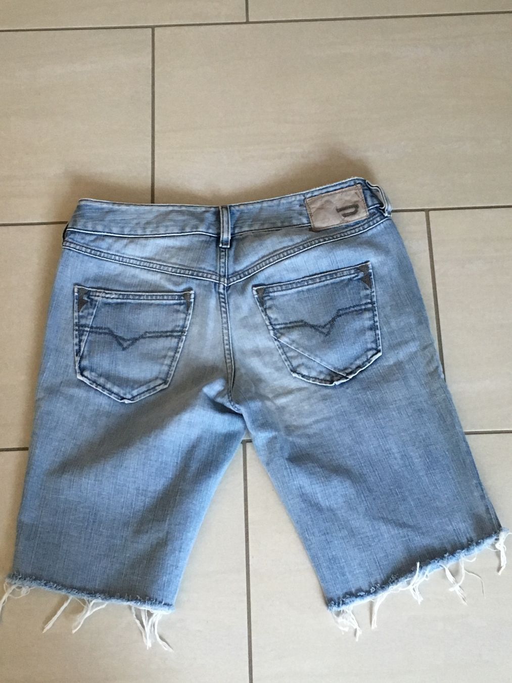 Diesel Jeans: Jeans Bernudas von Diesel – Nuovo (secondo la descrizione) da Affoltern am Albis venduto da may_9gdz 1