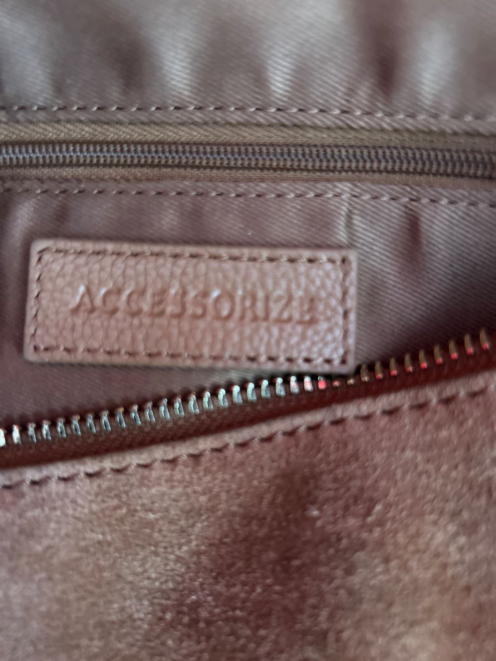 Sacs femmes: Suede Tasche Accessorize, neu – D'occasion à Feuerthalen par Anna_Swift 5
