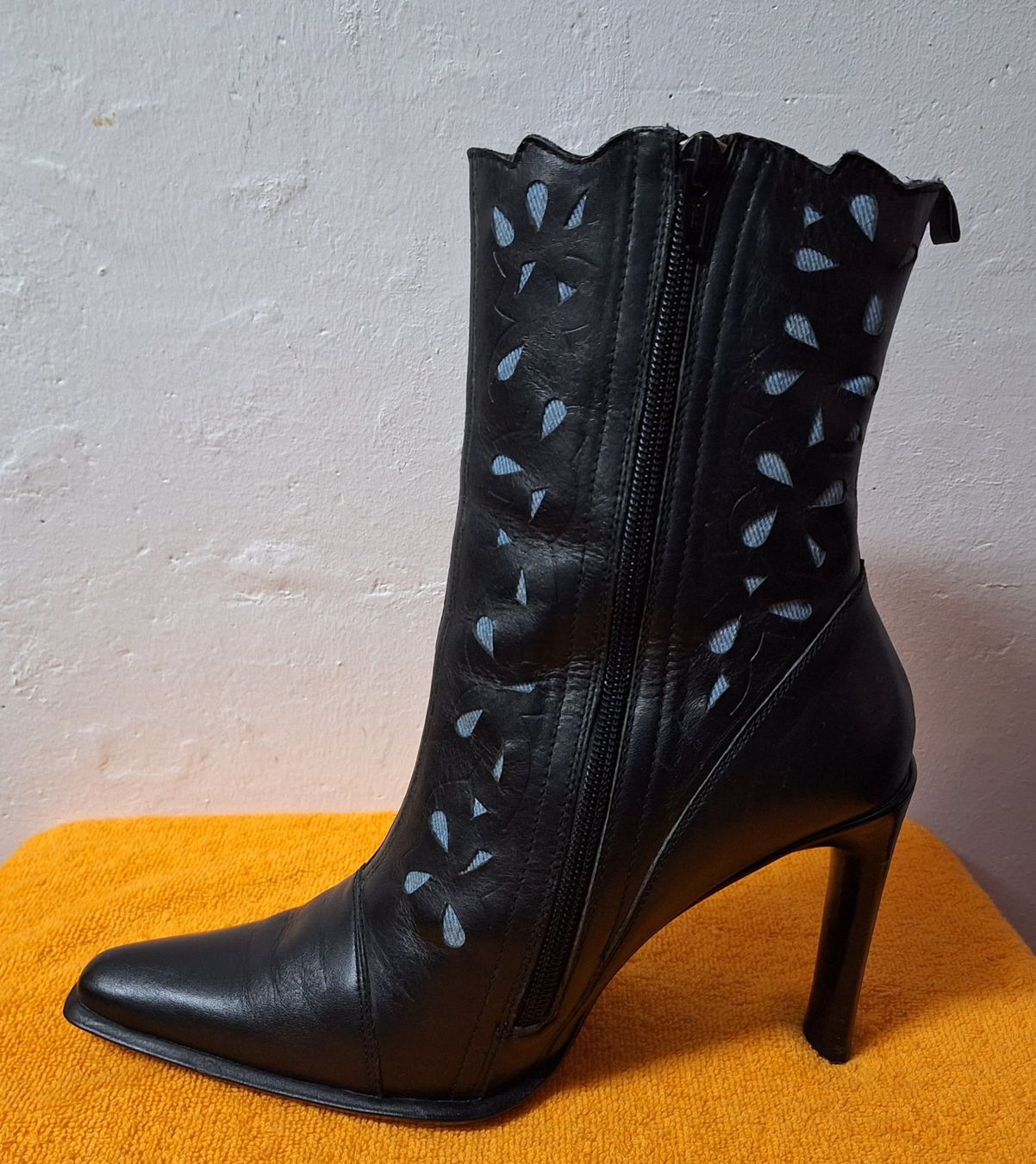 Scarpe da donna: Leichte Sommer Stiefelette, Leder mit Muster Gr. 39 – Usato da Muri AG venduto da Edlerweiss 4