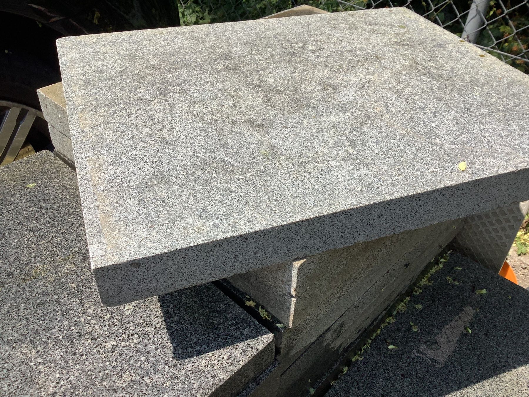 Revêtements de sol: Granit Bodenplatten Stk. a 10.- – D'occasion à Seuzach par peli543