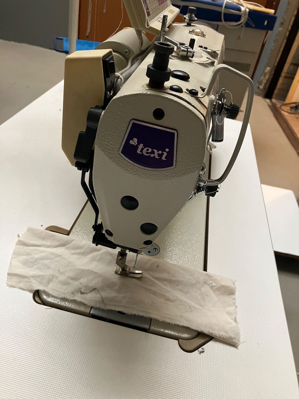 Macchine da cucire: Machine à coudre industrielle TEXI Silence Matic – Usato da Porrentruy venduto da luka.maurer 2