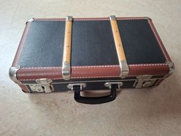 Kleinee Vintage Reisekoffer schwarz braun Metallbeschläge 