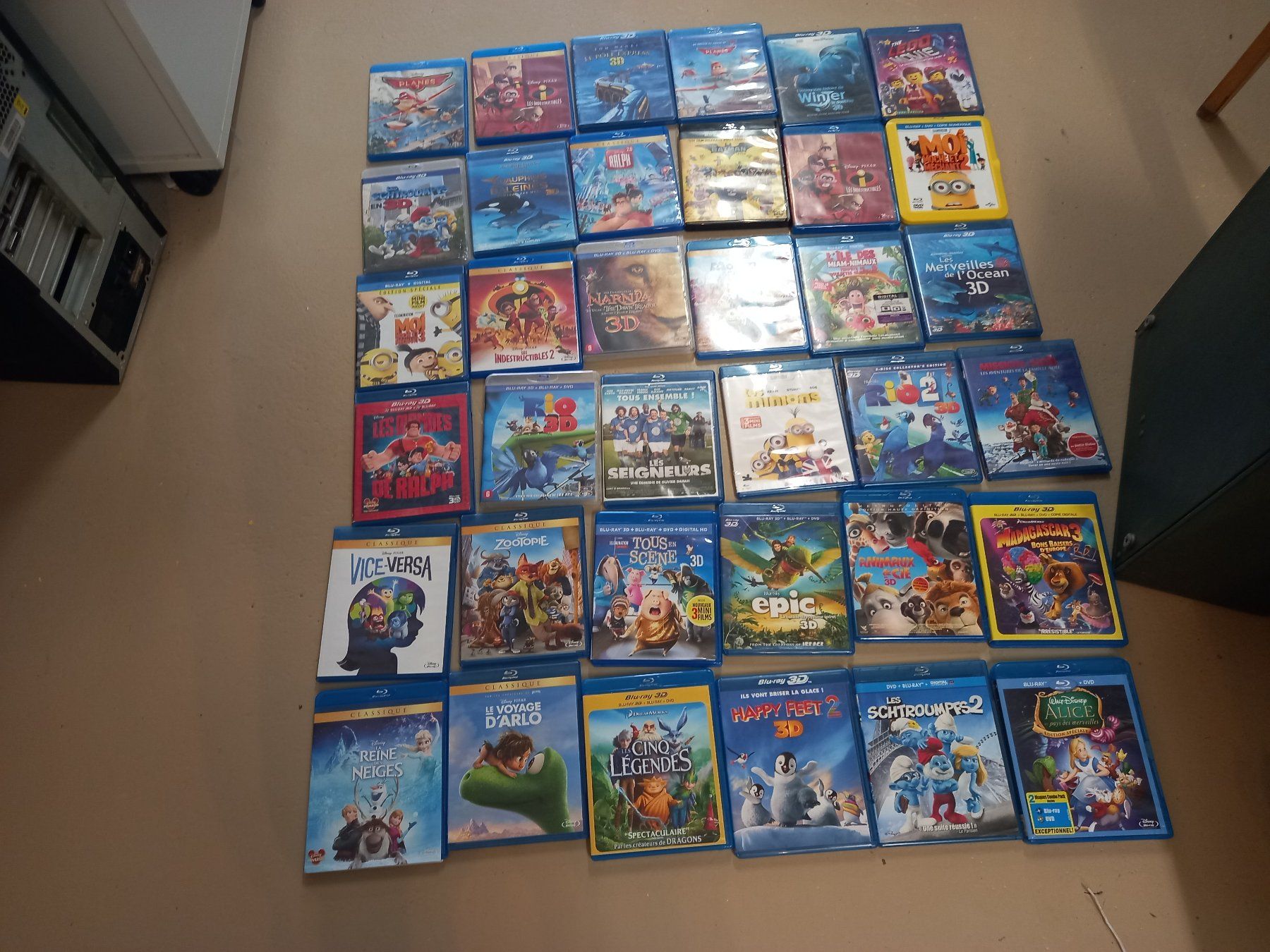Tutti i DVDs: lot de 34 Blu-ray pour enfant – Usato da Prez-vers-Siviriez venduto da Monija70