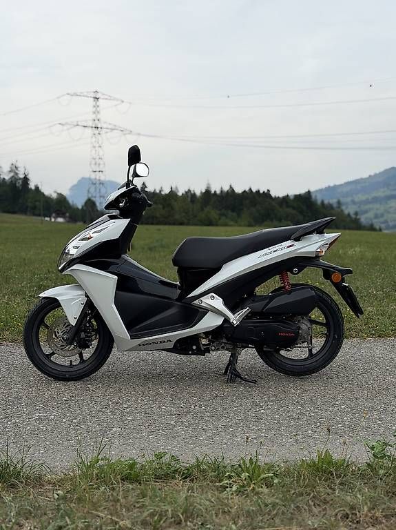 Scooters: Honda NSC50 T2 Roller – Gebraucht aus Wengi b. Frutigen von Mxrmet