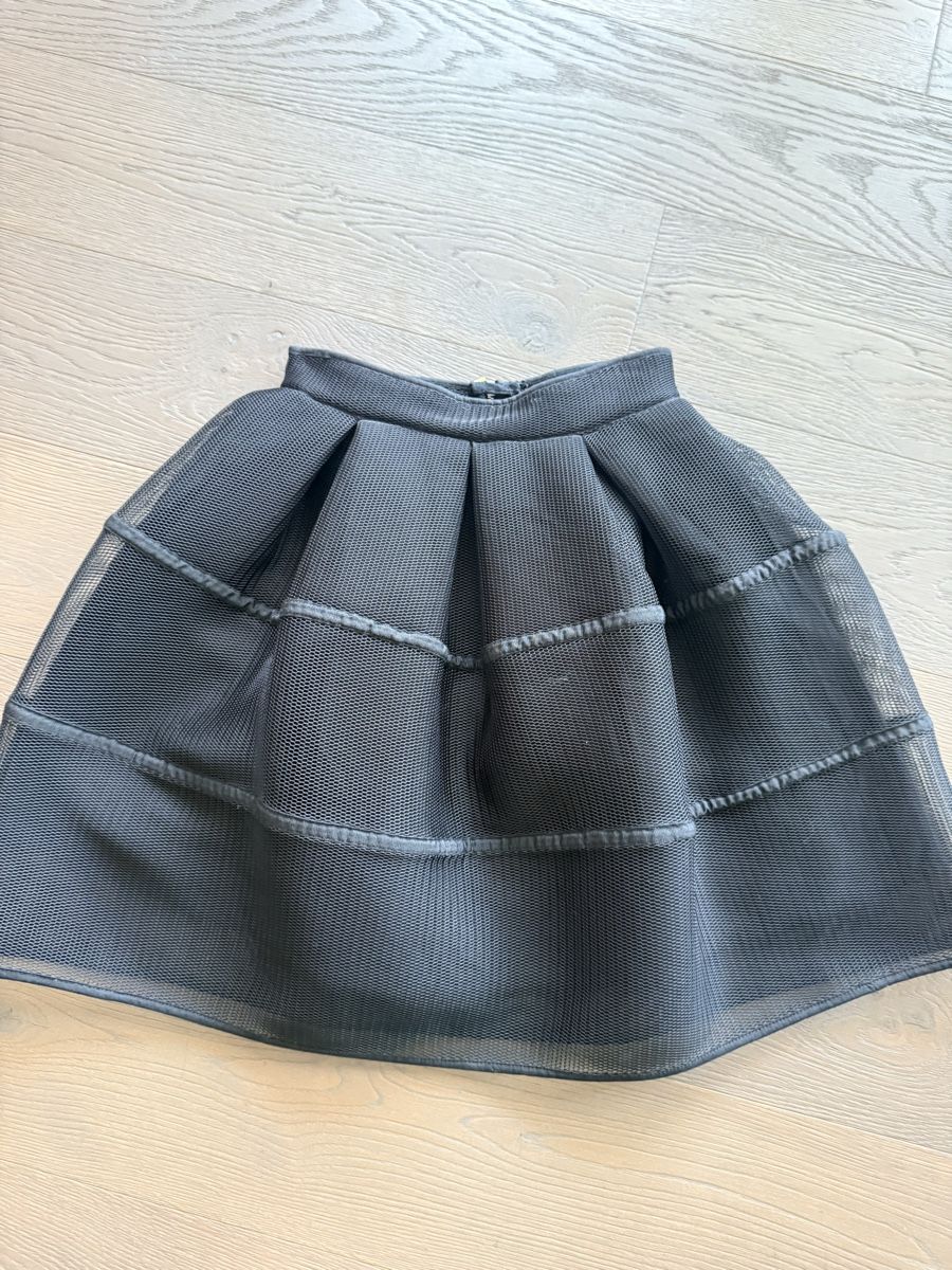 Guess Gonne: Guess black skirt  – Usato da Melide venduto da Nikola-123 2