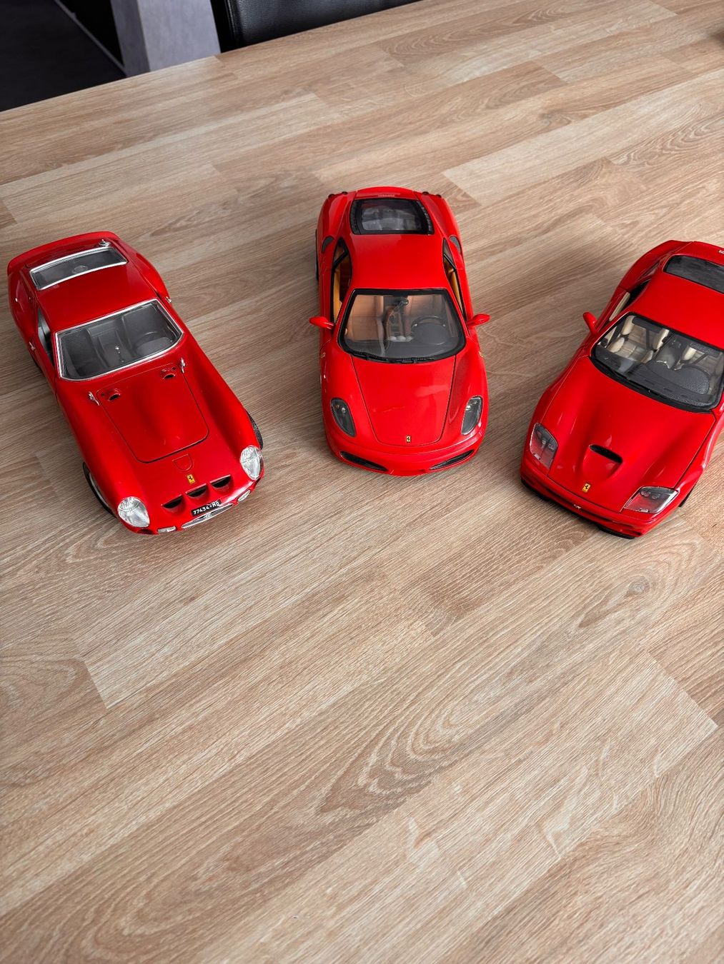 Hot Wheels Modellini d'auto: Verkaufe 3 Ferrari Modelle 1/18 – Usato da Bachenbülach venduto da Gigi610