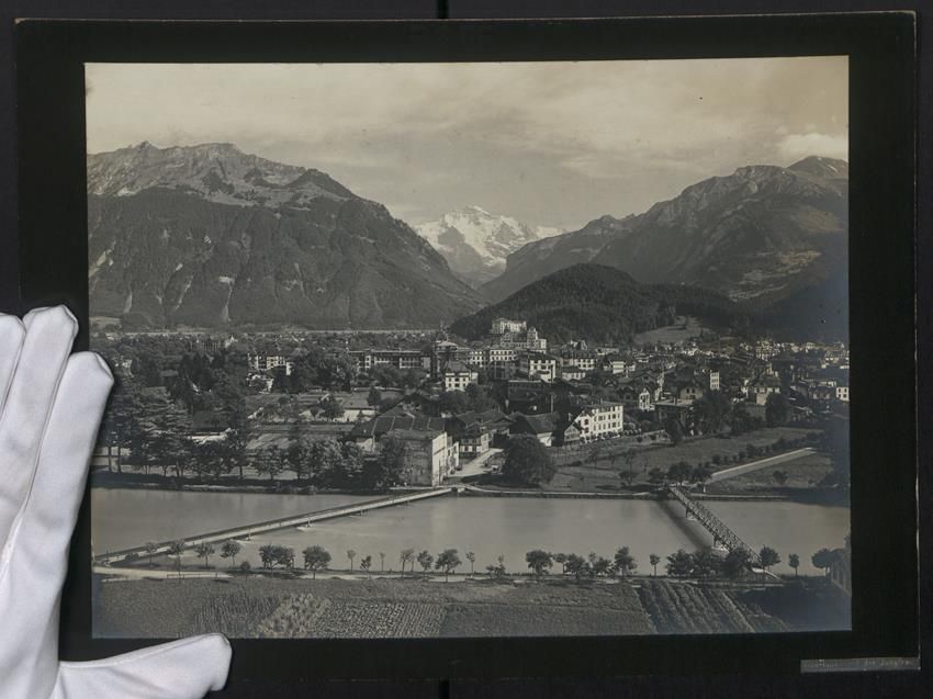 Fotografie & Manifesti: Fotografie Interlaken, Panorama der Stad – Usato da Berlin venduto da bartko-reher