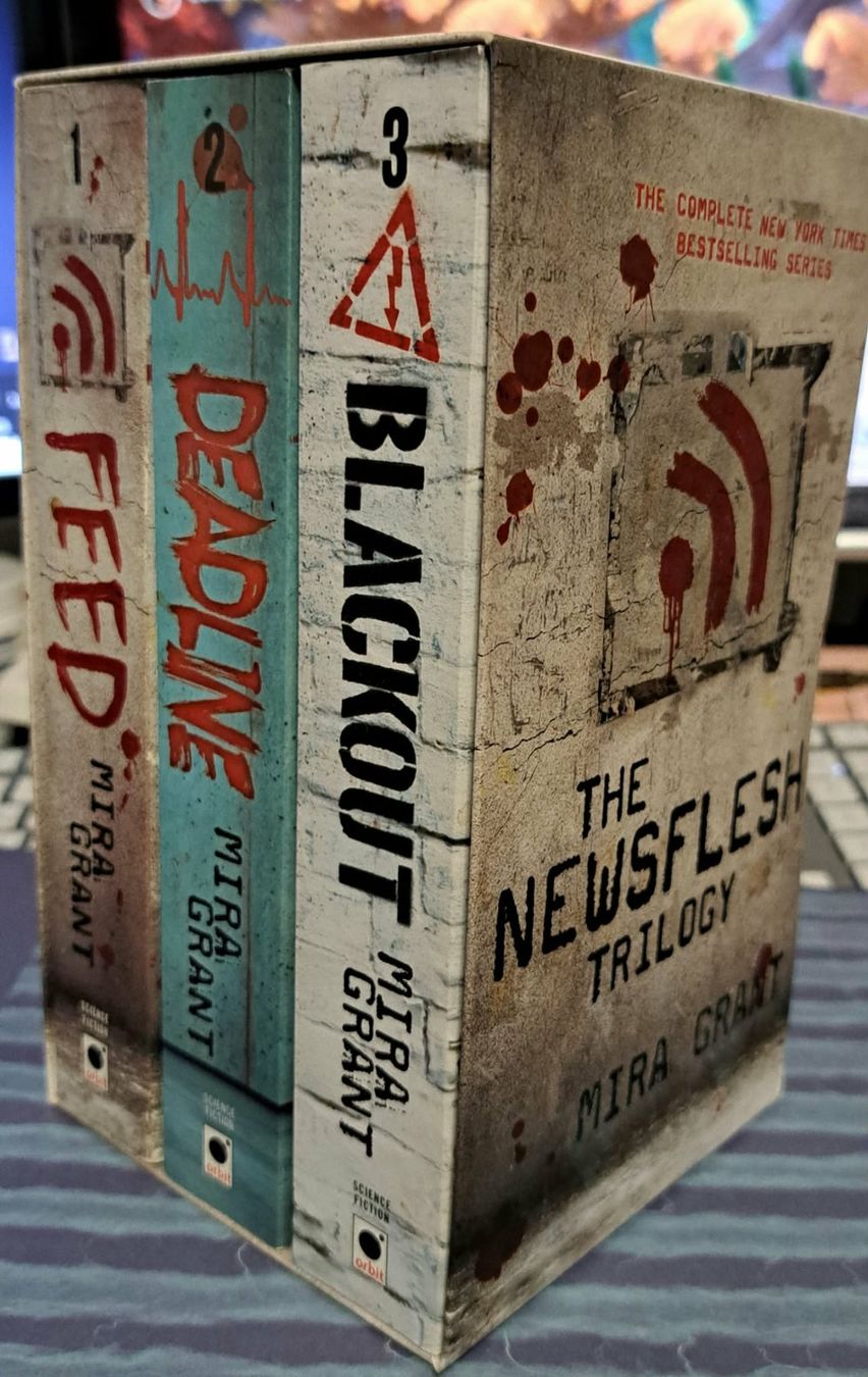 Libri: Newsflesh Trilogy – Usato da Waltenschwil venduto da Catlady