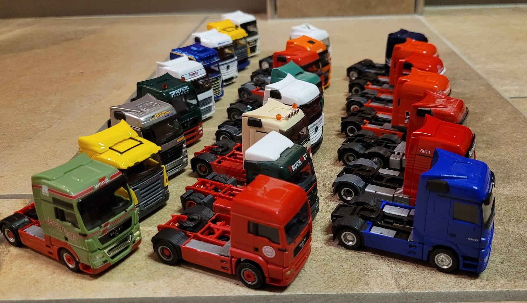 Herpa Kit di modellismo & Modellini statici: Herpa LKW's 1:87 – Usato da Hettiswil venduto da kuese85 7
