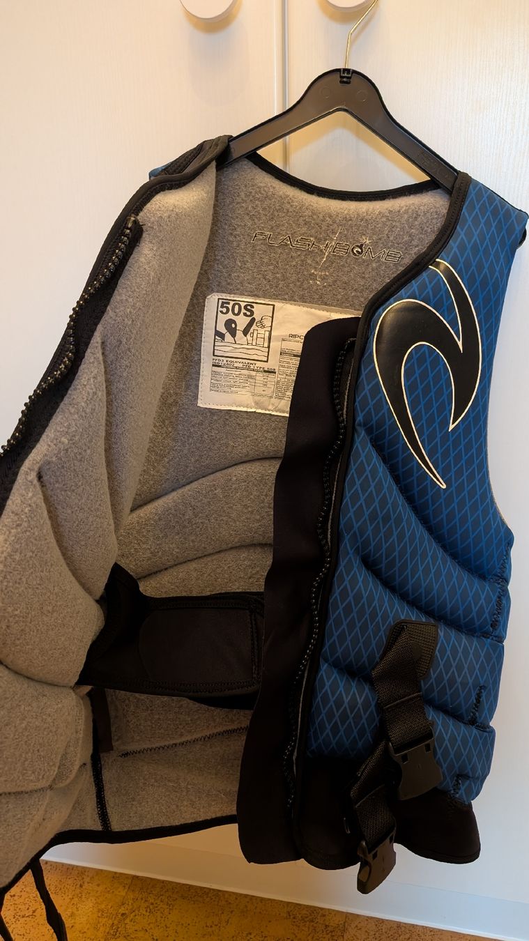 Giubbotti di salvataggio: Rip Curl Flashbomb Schwimmweste, Grösse L, NEU!!! – Nuovo e nell'imballaggio originale da Berg am Irchel venduto da RaPri7 3