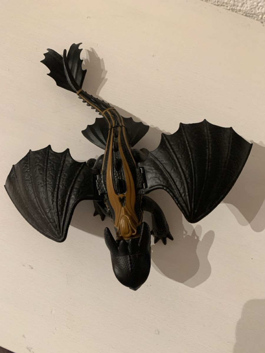 Spielzeuge: Actionfigur von Toothless wie neu – Gebraucht aus Langenthal von reg_8by5 3