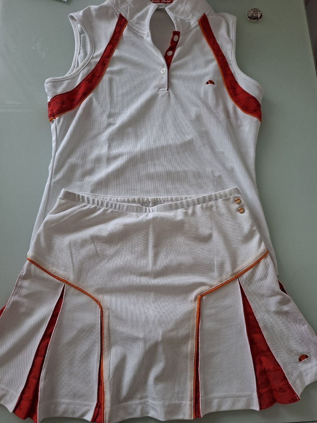 Ellesse Lotti di vestiti: Ensemble de tennis Ellesse, taille M, – Usato da Renens VD venduto da ser_j2fn