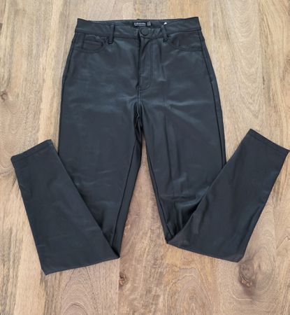 Stradivarius Kunstleder Hose Damen Schwarz Gr. 38 Neuwertig
