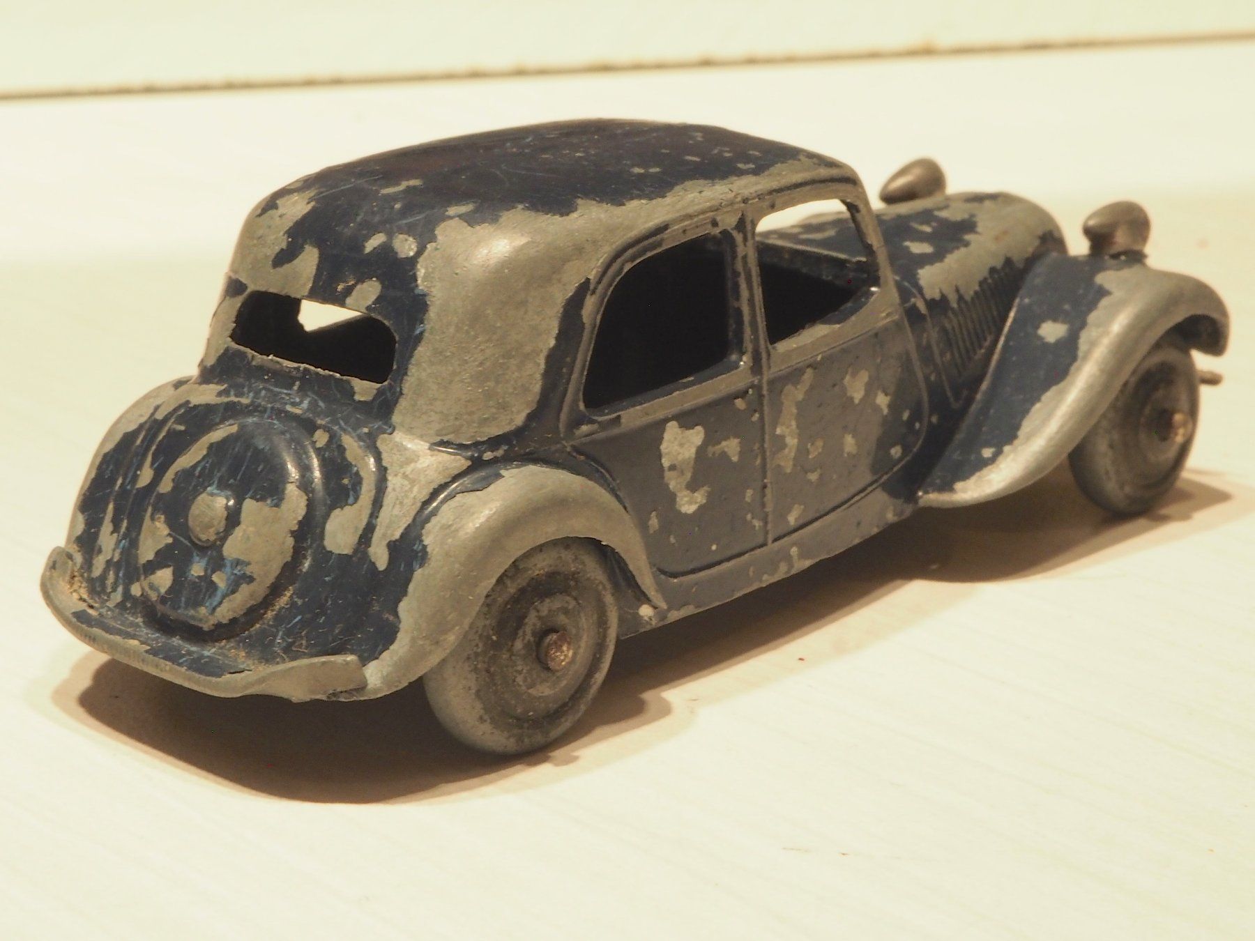 Ancien Dinky Toys Traction CITROEN 11 BL Fabriqué en France
