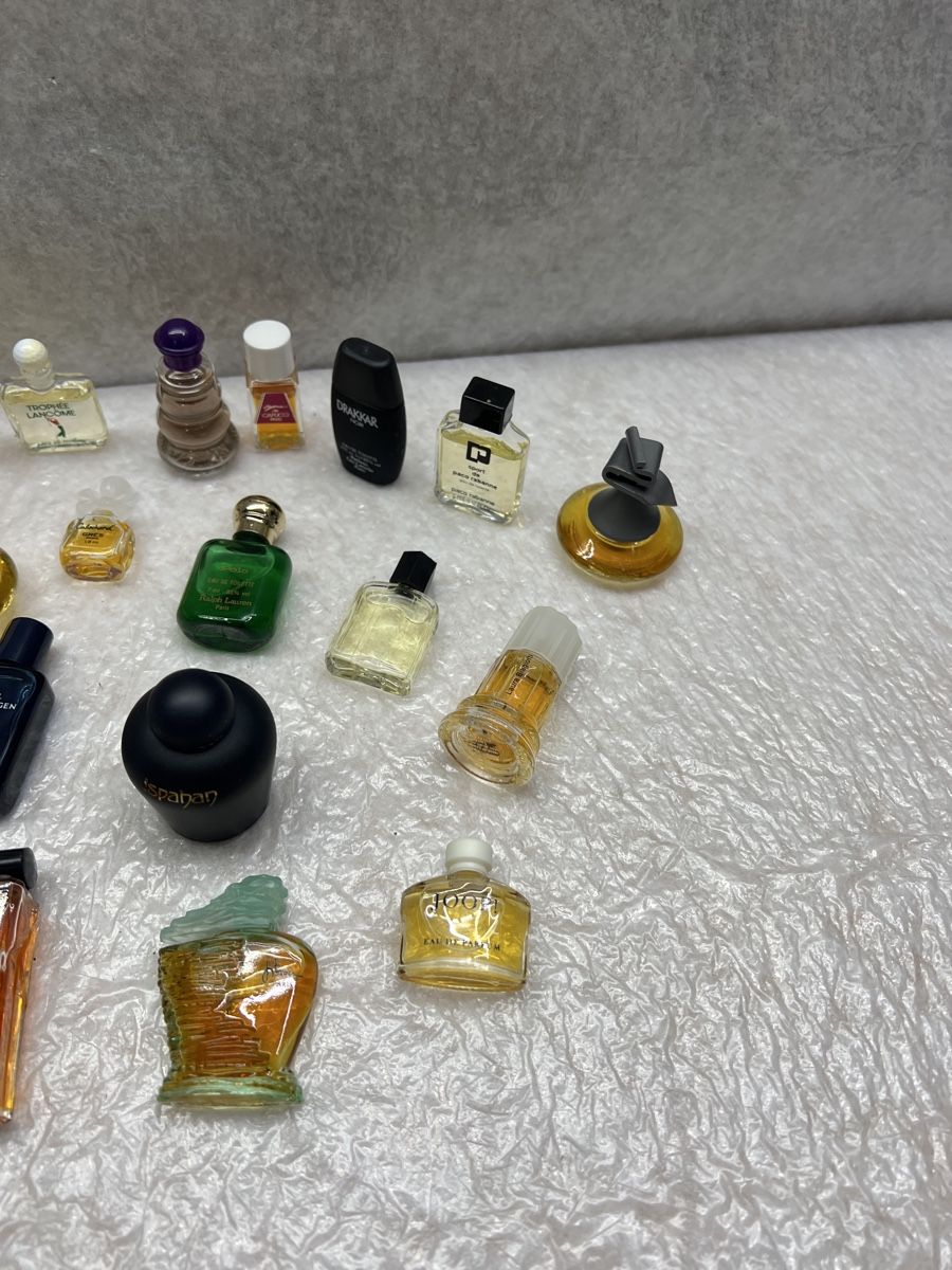 Profumi & Eau de Toilette: Miniatur Parfum Sammlung – Nuovo (secondo la descrizione) da Rotkreuz venduto da perlengott 3