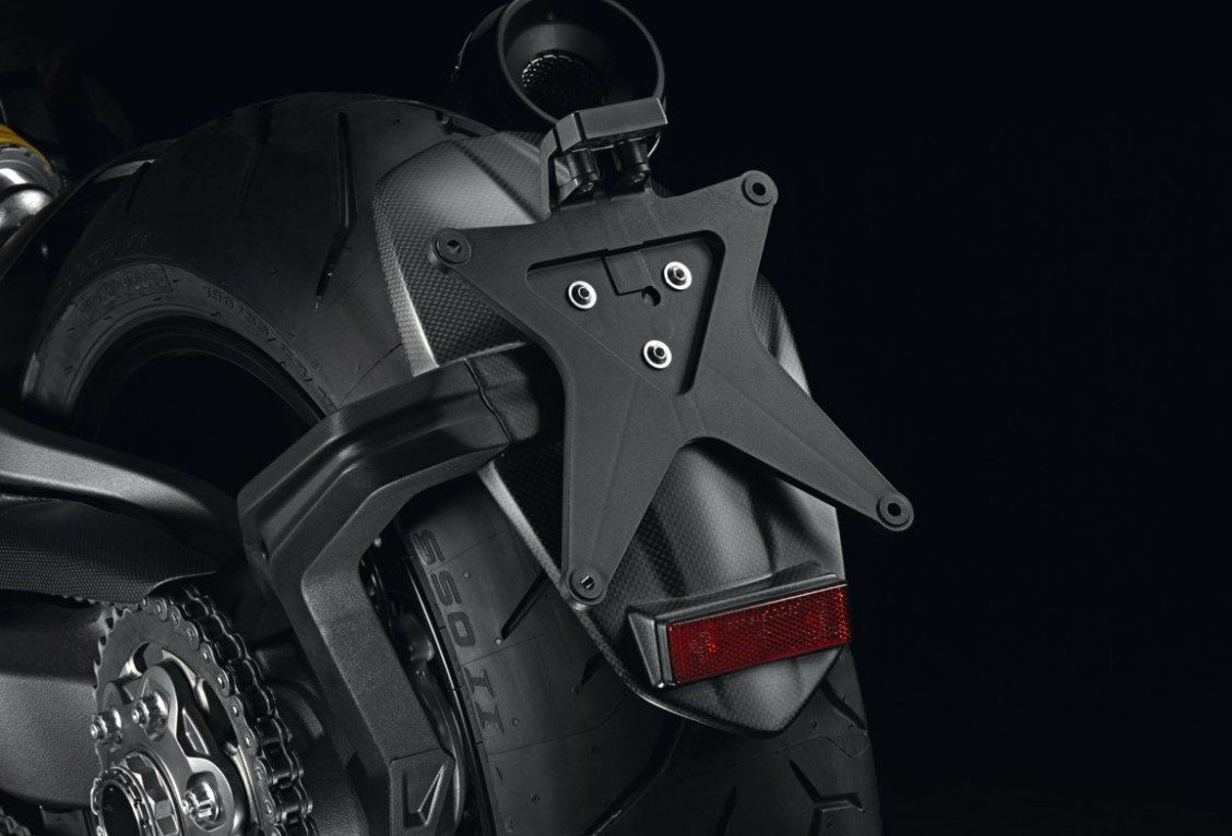 Ducati Tutti i ricambio per moto: Kit unterer Kennzeichenhalter aus Kohlefaser Ducati – Nuovo (secondo la descrizione) da Frauenfeld venduto da Moto77_AG 1