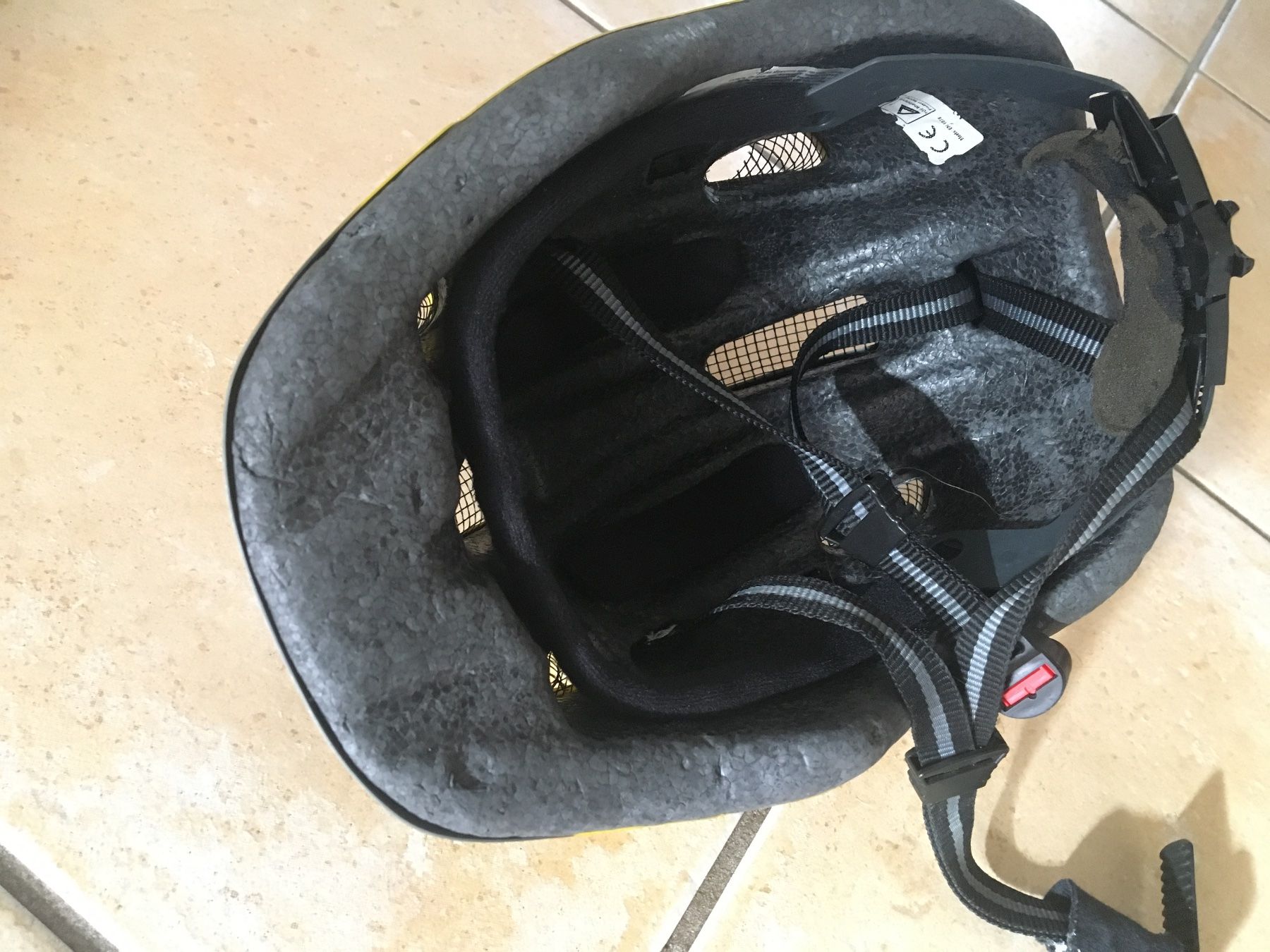 Caschi: Casque vélo enfant – Usato da La Tour-de-Peilz venduto da zazen33 2