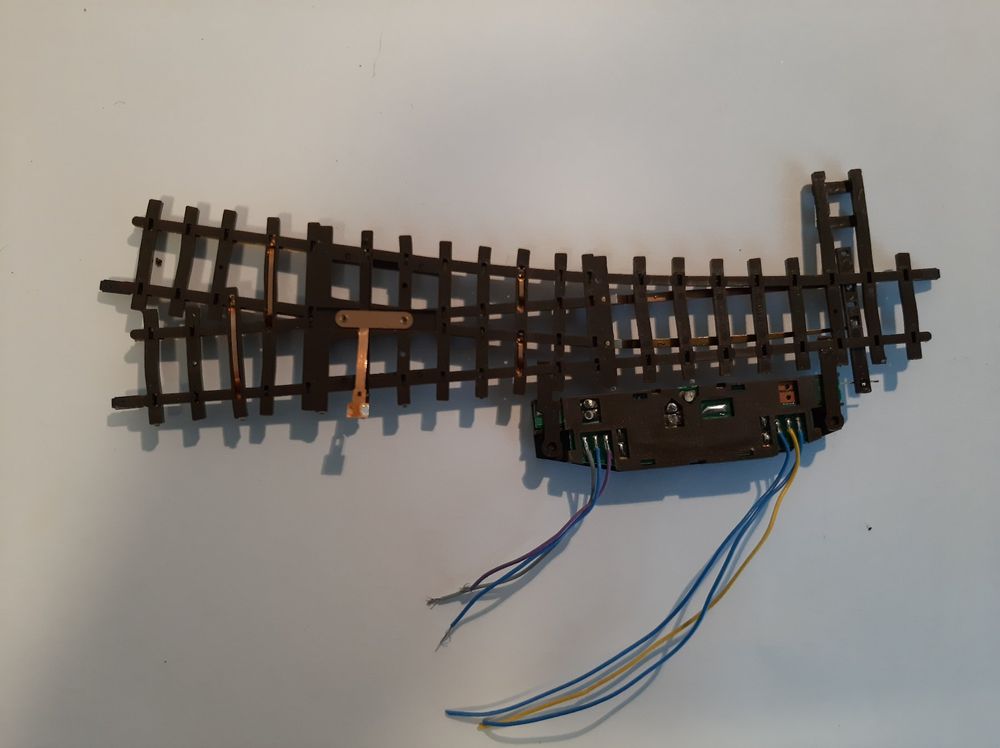 Bemo Modelleisenbahnen: Bemo H0m 4207 000 elektrische Weiche links 12° – Gebraucht aus Thun von Schwarzsee48 2