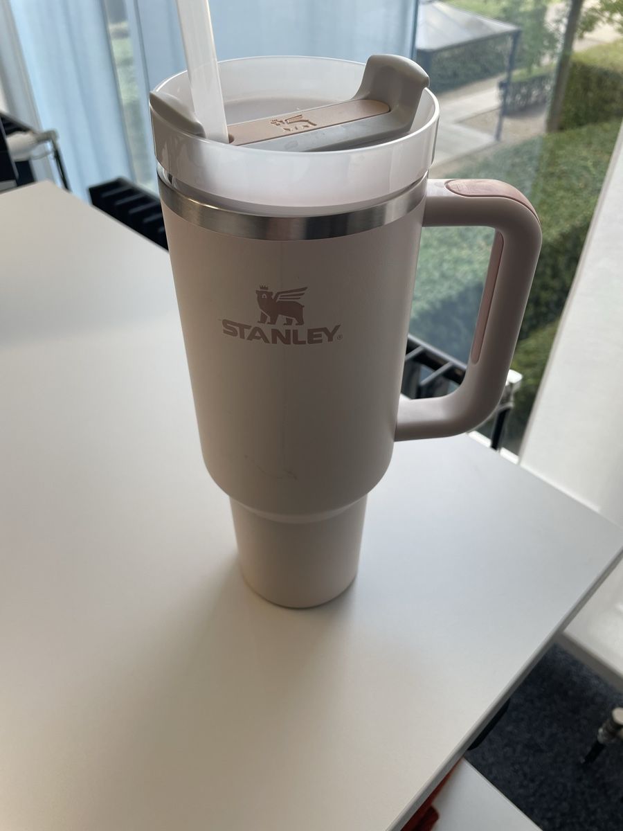 Stanley Borracce & Thermos: STANLEY Quencher FlowState – Usato da Basel venduto da Magimagsen
