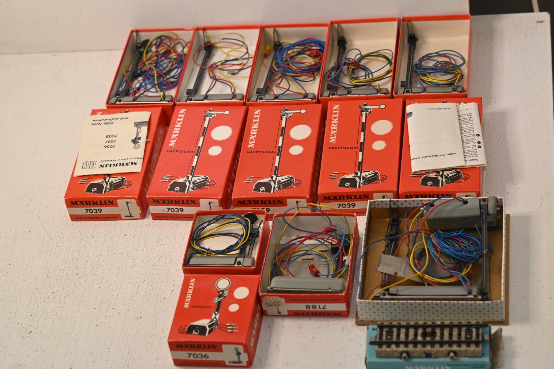 Märklin Modellini di ferrovie: Diverse Märklin Signale HO – Usato da Laupen ZH venduto da Zmoewe