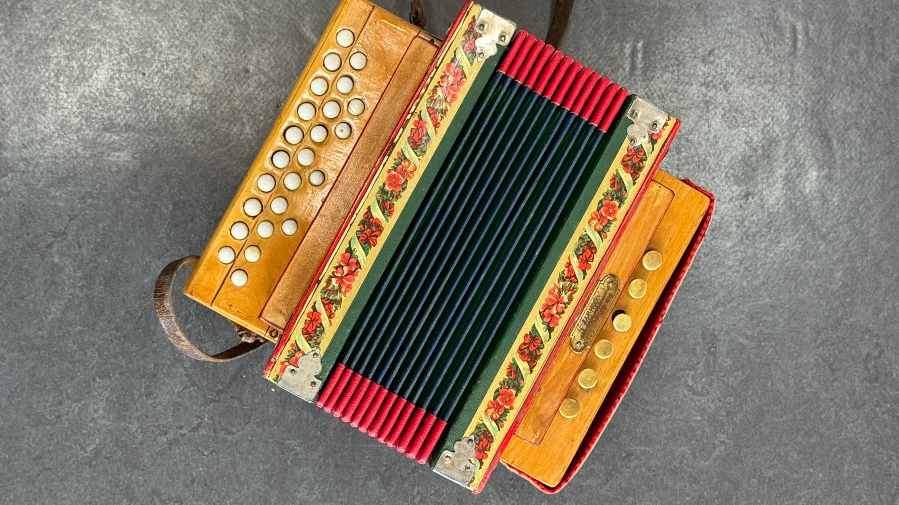 Eichhorn Strumenti musicali: wunderschönes, altes Schwyzerörgeli Eichhorn, 6 Bässe – Usato da Baar venduto da qsi2005 6