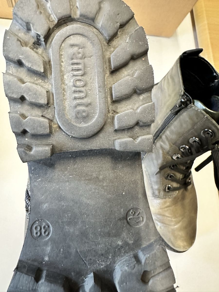 Scarpe da donna: Schuhe remonte – Usato da visp venduto da Kmemo1 1