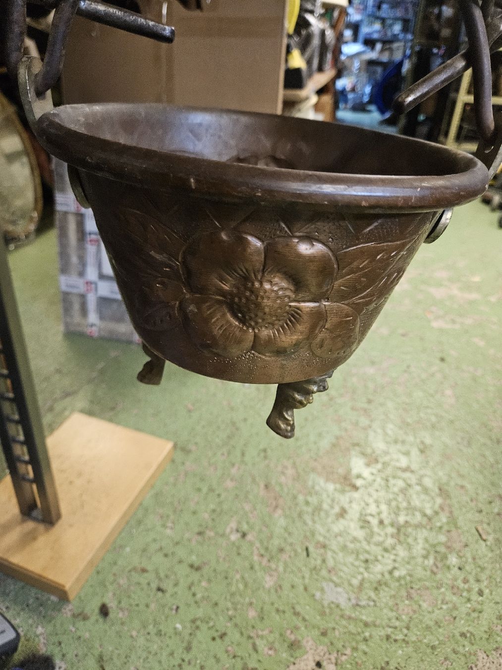 Töpfe: Kupfertopf mit Blumenmuster und Kette  (DU) – Gebraucht aus Rorschach von TimelessTrading 2
