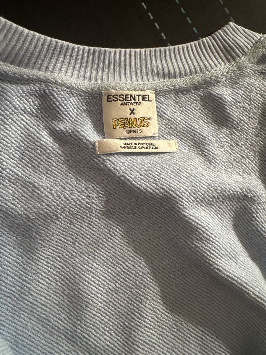 Pullover & Sweatshirts: Essentiel Antwerp Peanuts Pullover hellblau Grösse 4 – Gebraucht aus Zürich von mir_7mpq 2
