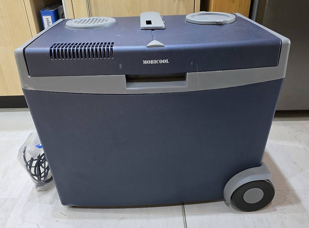 Frigoriferi & Refrigeratori: Mobicool Kühlbox 34l  – Usato da Kirchlindach venduto da CloodHouzi