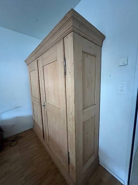 Armoires: Holzschrank  – D'occasion à zürich par camelus 1