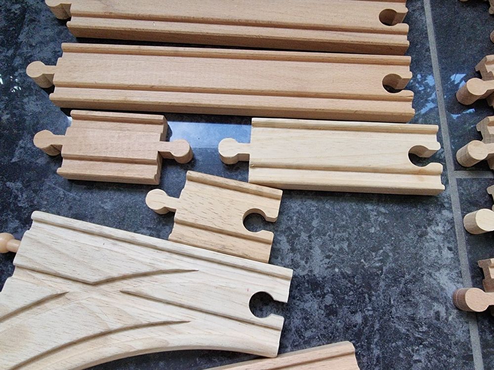 28 Stück Holzeisenbahn Schienen Adapter – Kunststoff-Verbinder Für Holzschienen, Kompatibel Mit Gängigen Marken