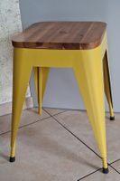 Gelber Hocker mit Holzplatten-Deko, Vintage-Look Retro