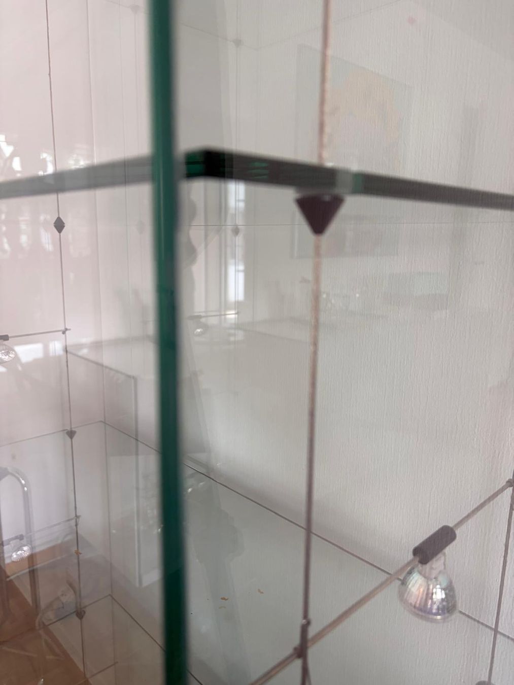 Vetrine: Exklusive Glasvitrine von Glaströsch mit Beleuchtung – Usato da Luzern venduto da Johannas-flohmarkt 2