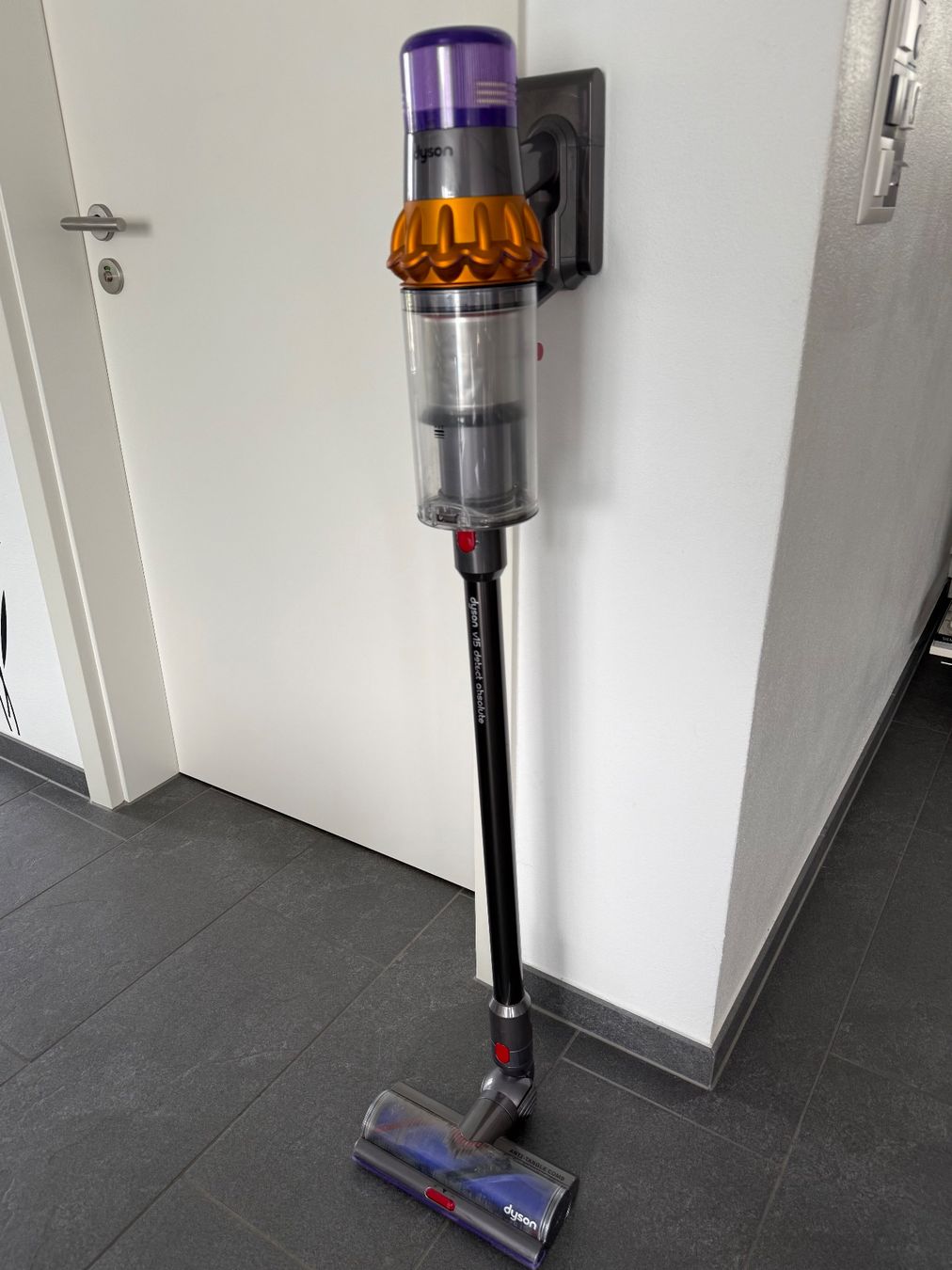 Dyson Aspirapolveri & Accessori: Dyson V15 detect absolute + diverses Zubehör – Usato da Frick venduto da chr_ts5y