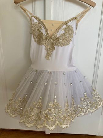 Justaucorp de danse blanc et or avec tutu