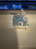 Gehäkelte Babyschuhe, hellblau/weiss - Unikat Handmade