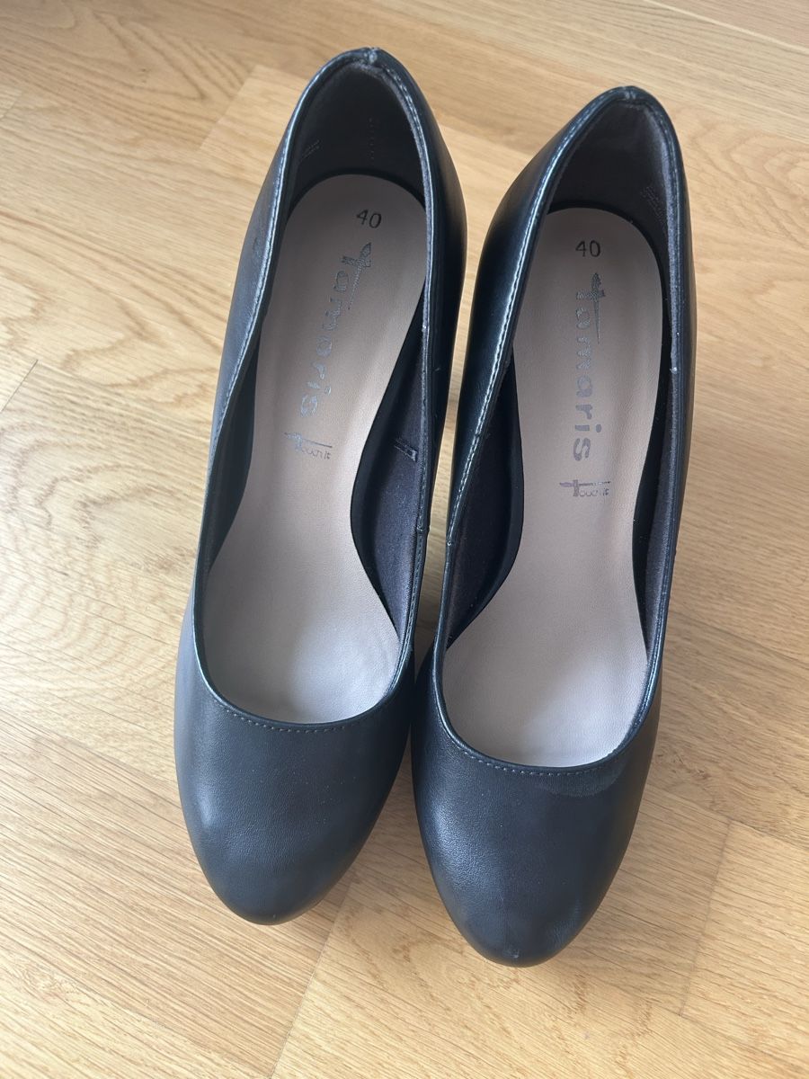 Tamaris Damenschuhe: Tamaris Plateau-Pumps in Schwarz – Gebraucht aus Opfikon von Sili121 1