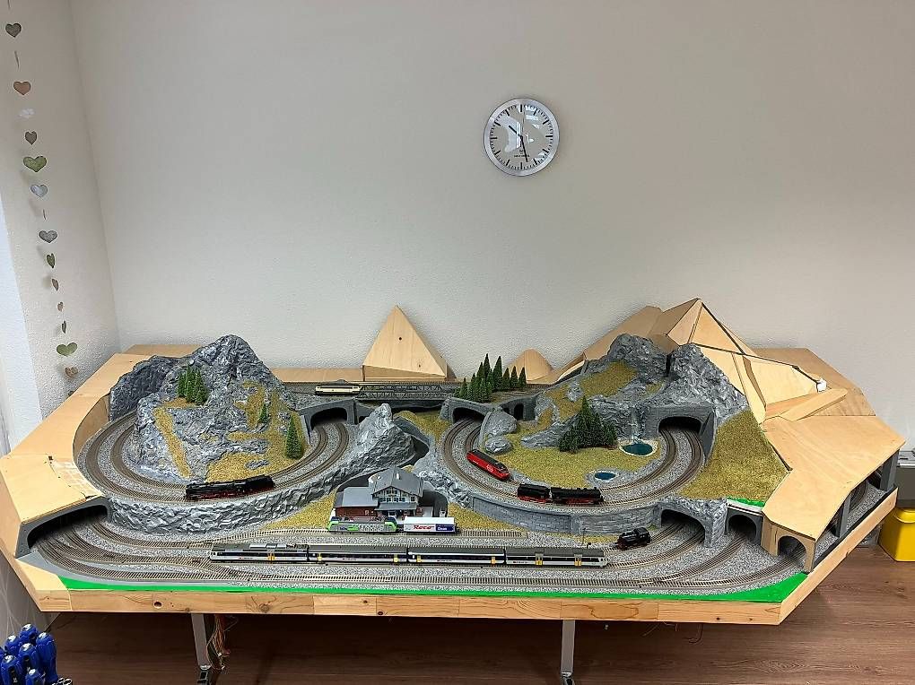 Modellini di ferrovie: Modelleisenbahn – Usato da Meisterschwanden venduto da hesasice