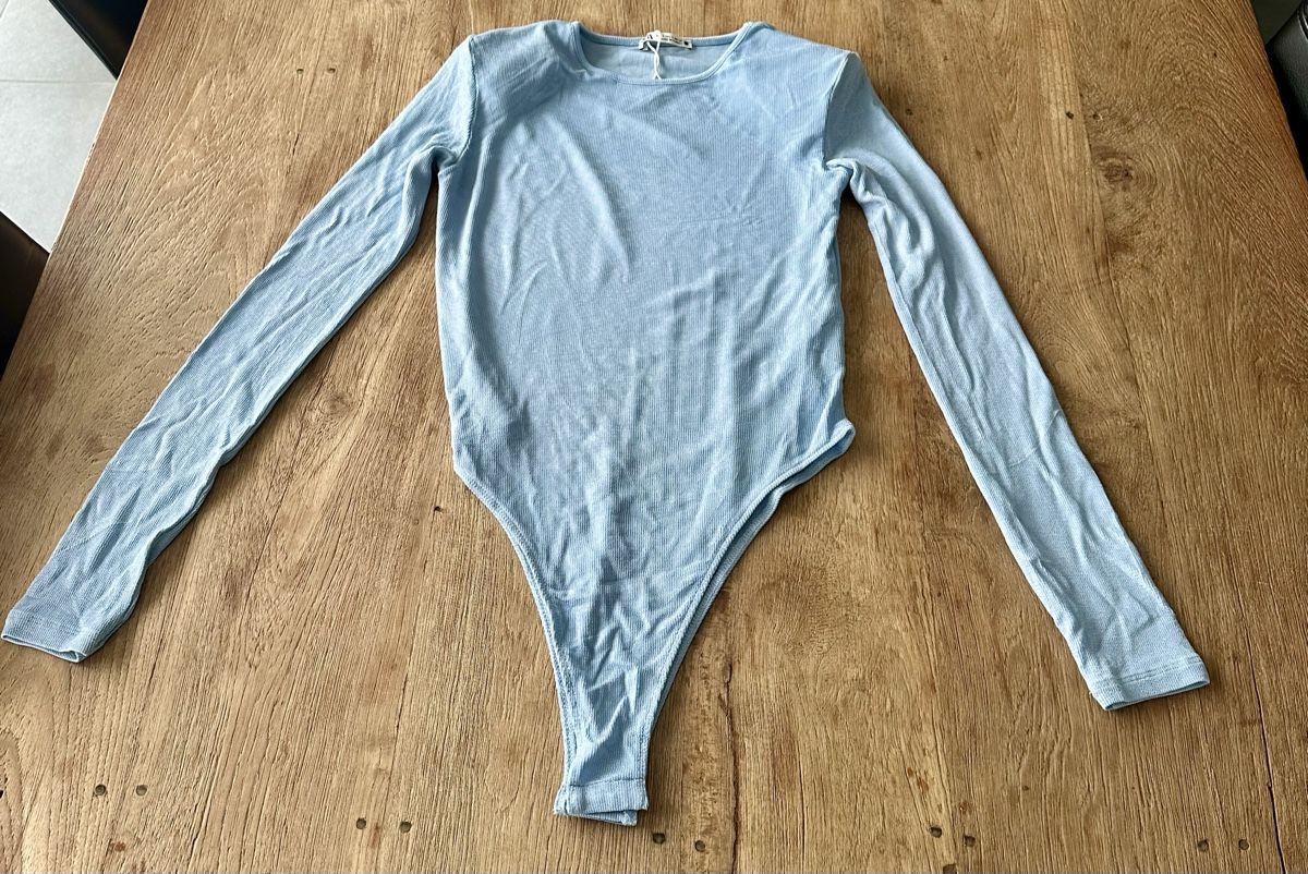 Zara Maglioni & Felpe: Zara Damen Body Langarm Gr. S Hellblau – Usato da Dänikon ZH venduto da AnniBee