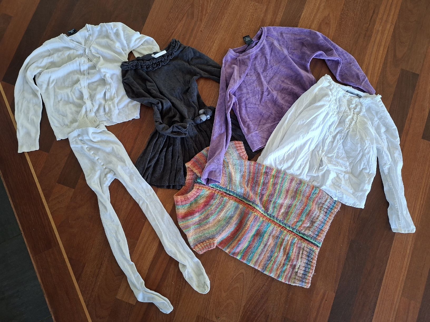Lotti & Set di vestiti: 6-teiliges Kleiderpaket Grösse 128 – Usato da Thun venduto da SiHoSt