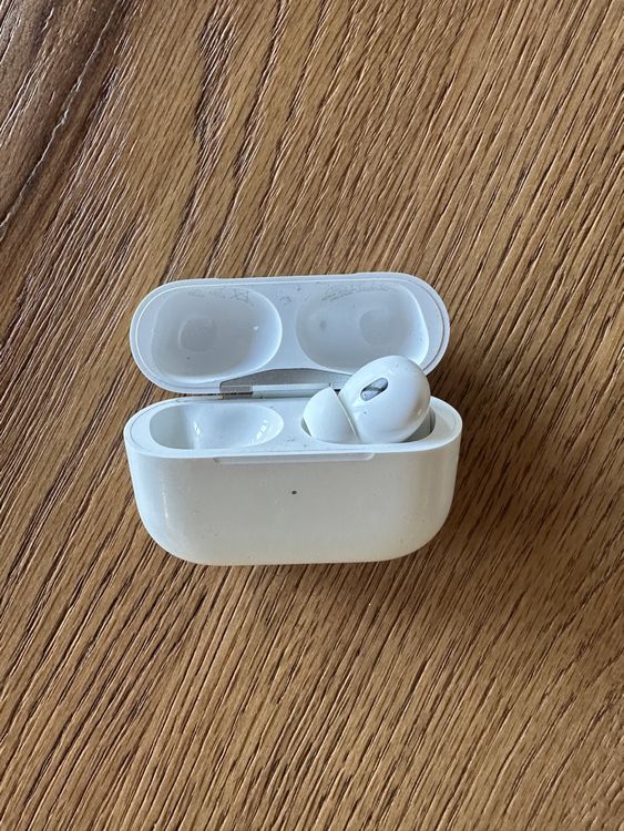 1 Apple Airpod Pro (R) 1