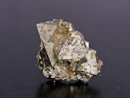 Traumhafte Pyrit Oktaeder Stufe aus Huanzala - Peru