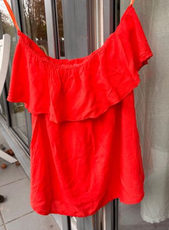 Rotes schulterfreies Top von Twik, Grösse M/L