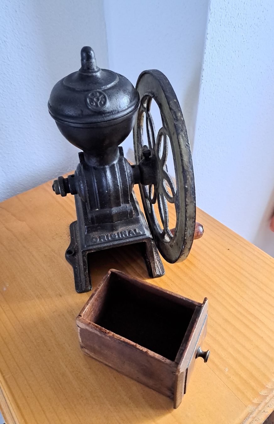Macchine per caffè & Macchine per espresso: Kaffeemühle Gusseisen antik – Usato da Wettingen venduto da ML03 2